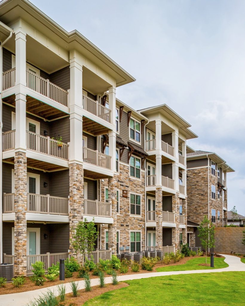 cultured-stone-overlook-at-huntcrest-luxury-apartments-exterior-balcony-view-1920×1920 cultured-stone-overlook-at-huntcrest-luxury-apartments-exterior-balcony-view-1920x1920